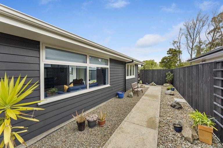 Photo of property in 16 Ivy Lane, Kelvin Grove, Palmerston North, 4414
