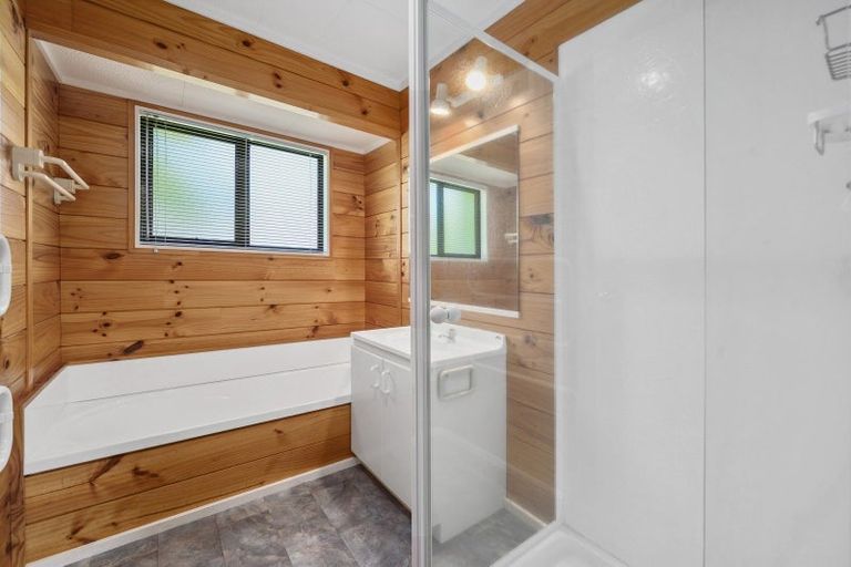 Photo of property in 16 Irwin Place, Kinloch, Taupo, 3377