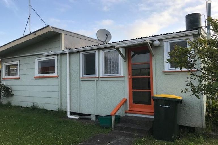 Photo of property in 77 Bartholomew Road, Levin, 5510