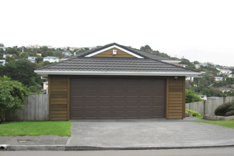 Photo of property in 11/11 Glanmire Road, Newlands, Wellington, 6037