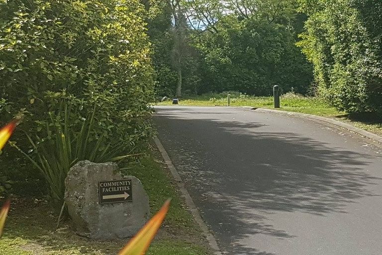 Photo of property in 58 Parawera Drive, Acacia Bay, Taupo, 3330