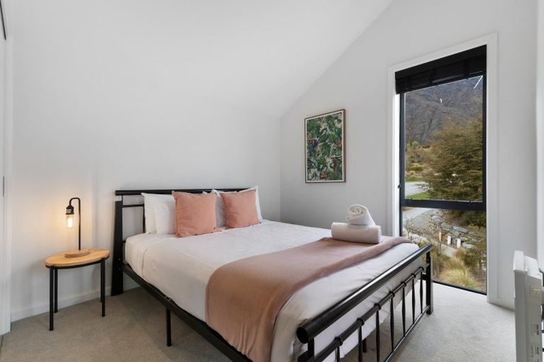 Photo of property in 6 Mckenzies Shute, Jacks Point, Queenstown, 9371