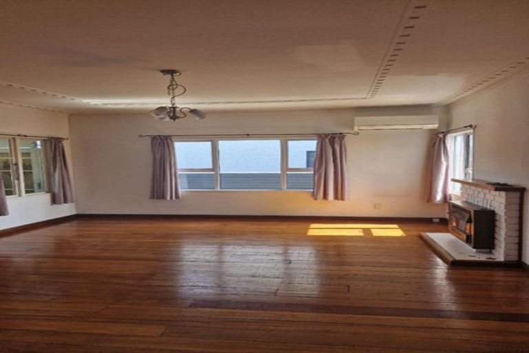 Photo of property in 33 Sackville Street, Fitzroy, New Plymouth, 4312