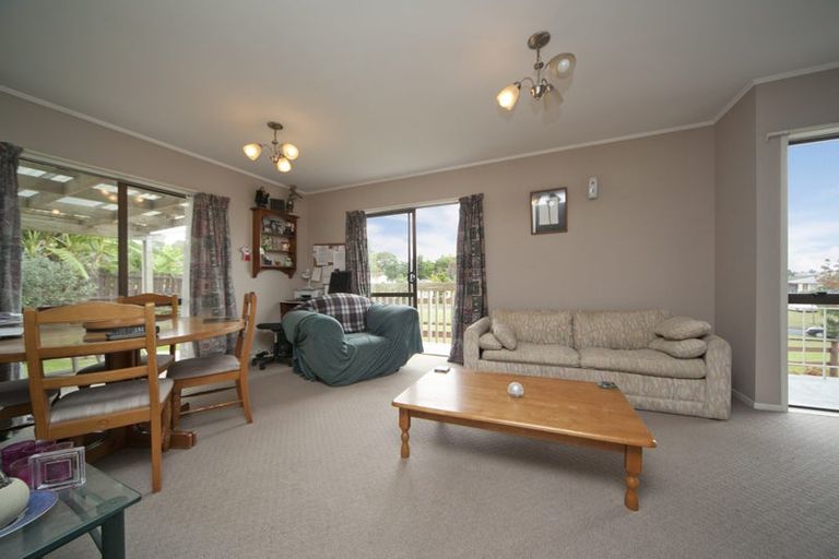 Photo of property in 2/3 Hydra Place, Glen Eden, Auckland, 0602