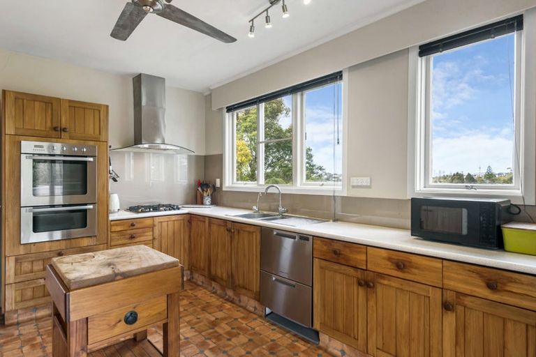 Photo of property in 23 Gretel Place, Hillcrest, Auckland, 0627