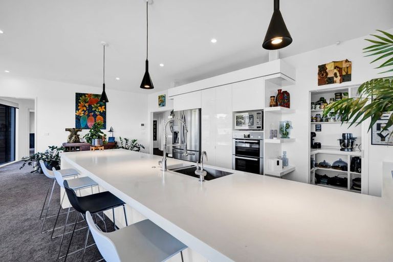 Photo of property in 15 Links Drive, Waiwhakaiho, New Plymouth, 4312