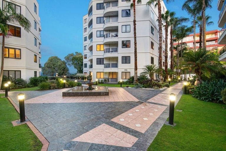 Photo of property in 1e/175 Hurstmere Road, Takapuna, Auckland, 0622