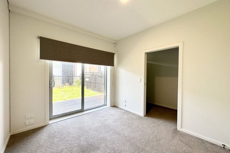 Photo of property in 19 Wharetana Crescent, New Lynn, Auckland, 0600