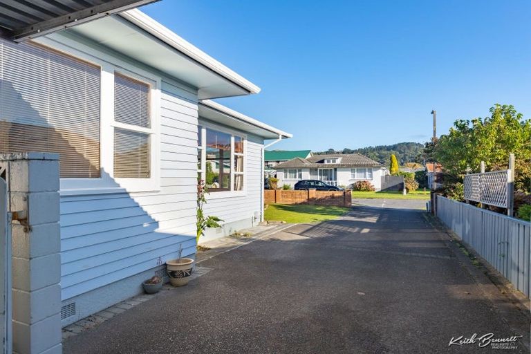 Photo of property in 51 Holyoake Crescent, Avalon, Lower Hutt, 5011
