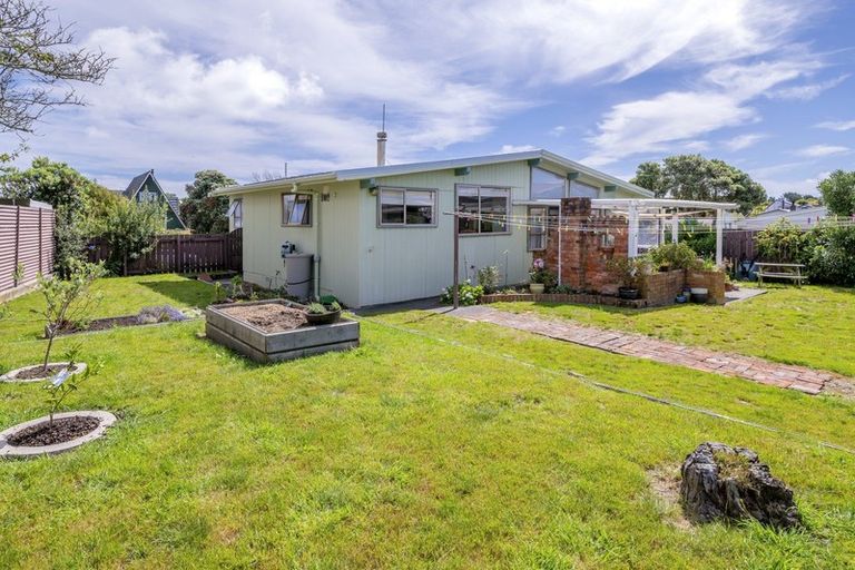 Photo of property in 8 O'rourke Place, Otaki Beach, Otaki, 5512