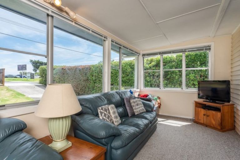 Photo of property in 31 Raumati Road, Raumati Beach, Paraparaumu, 5032