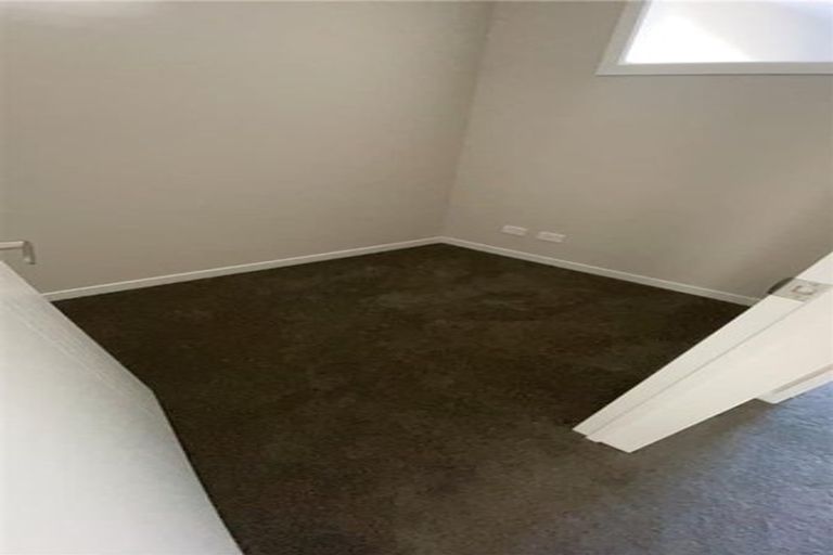 Photo of property in 5/58 Te Atatu Road, Te Atatu South, Auckland, 0610