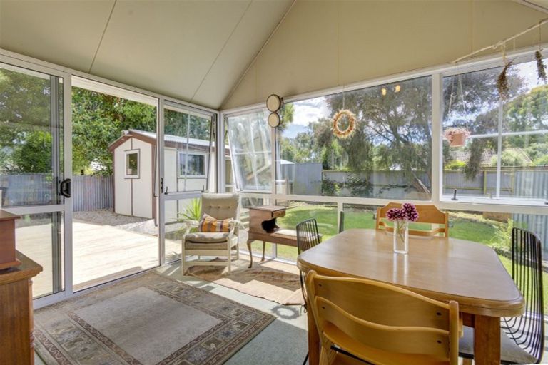 Photo of property in 28 Queens Avenue, Waikuku Beach, 7402