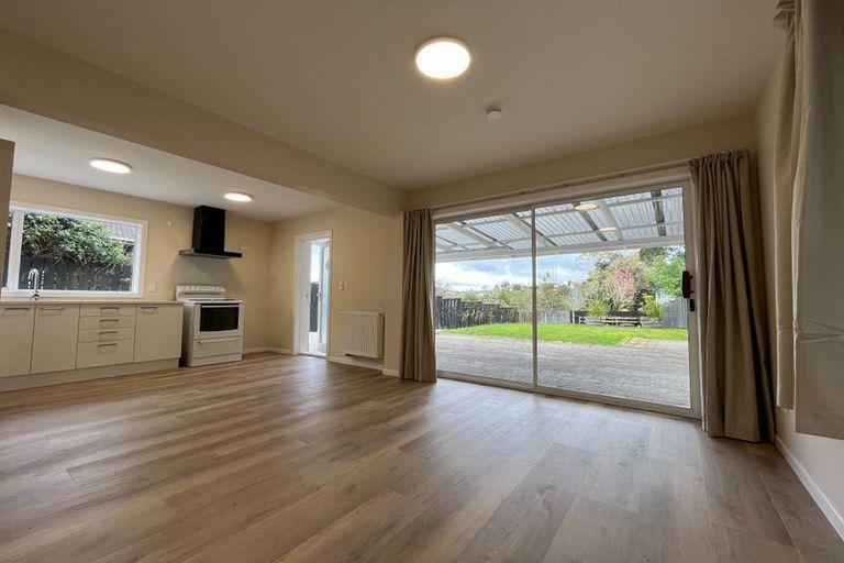 Photo of property in 25 Geoffrey Road, Torbay, Auckland, 0630