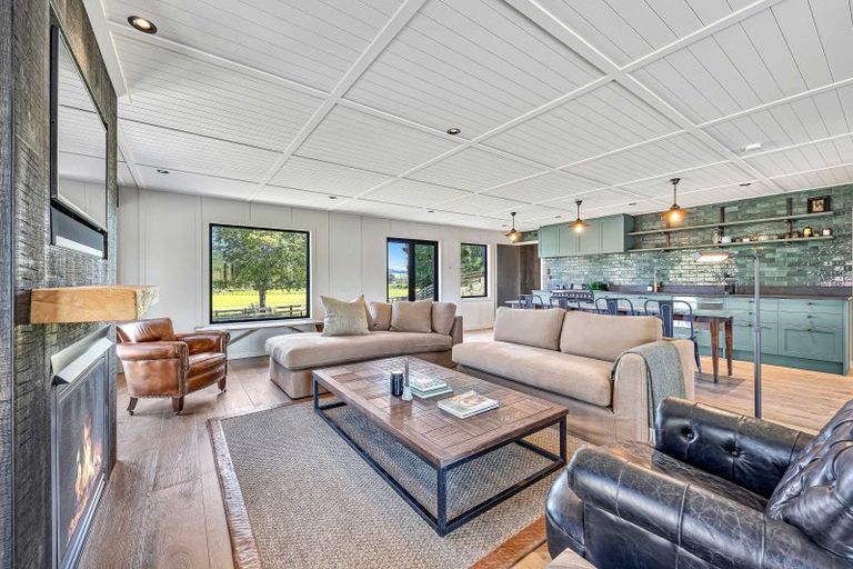 Photo of property in 377 Clevedon Kawakawa Road, Clevedon, Papakura, 2585