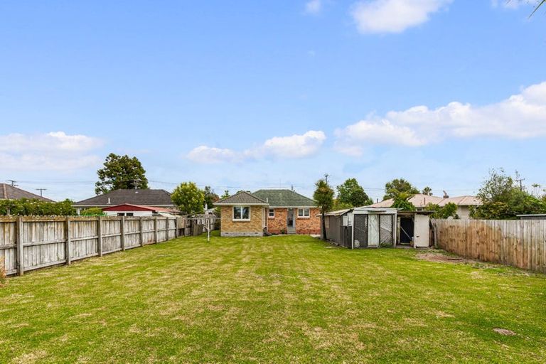 Photo of property in 16 Ward Crescent, Te Atatu Peninsula, Auckland, 0610