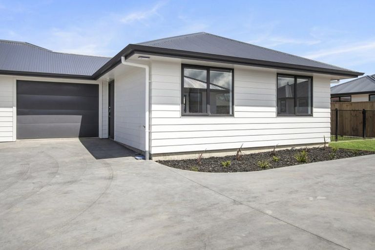 Photo of property in 2/16 Betley Crescent, Fairview Downs, Hamilton, 3214