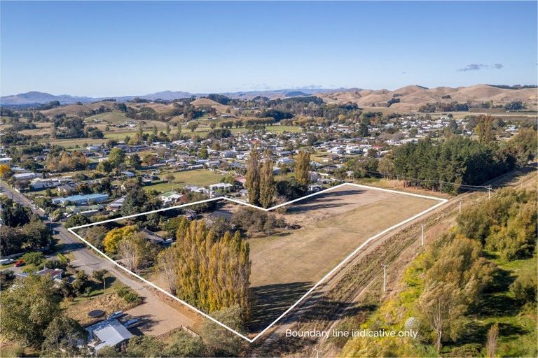 Photo of property in 52 Mcgreevy Street, Waipawa, 4210