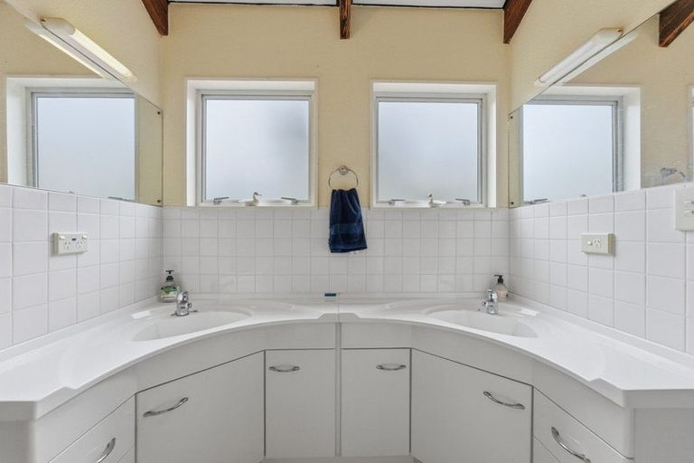 Photo of property in 5 Magnolia Drive, Westown, New Plymouth, 4310