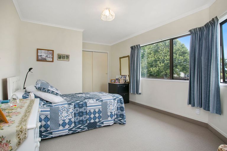 Photo of property in 260 Shakespeare Street, Leamington, Cambridge, 3432