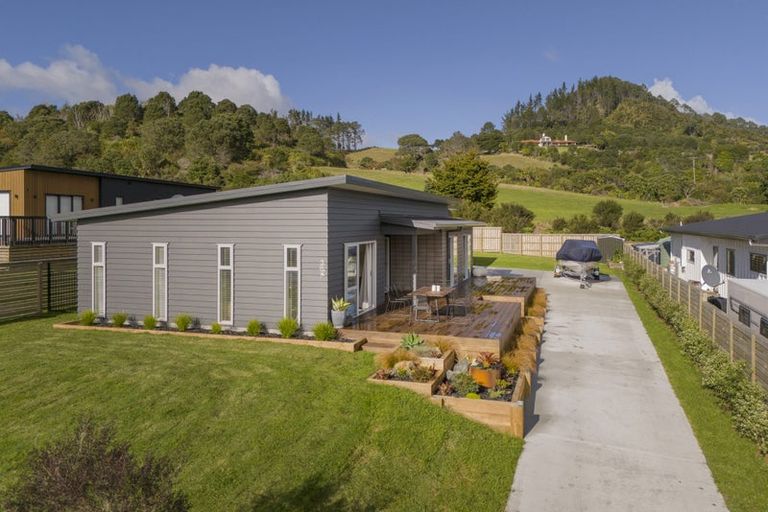 Photo of property in 8 Fred Harsant Drive, Cooks Beach, 3591