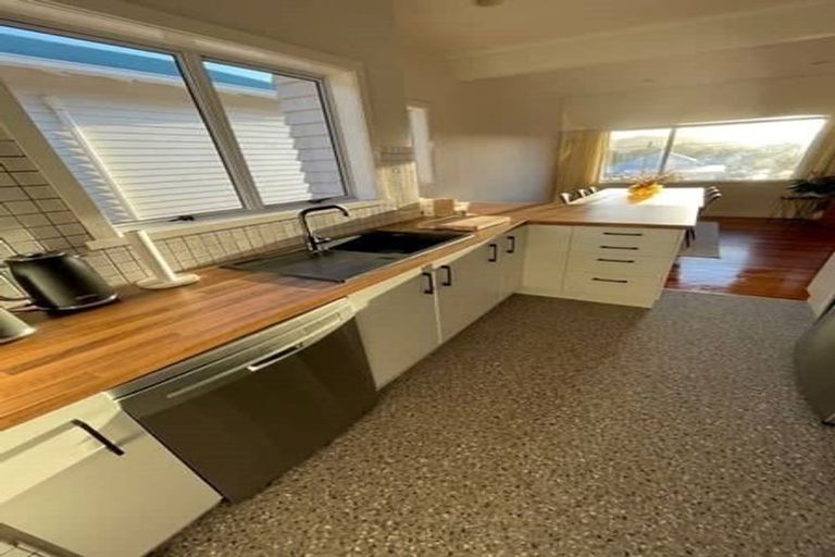 Photo of property in 10 The Quadrant, Miramar, Wellington, 6022