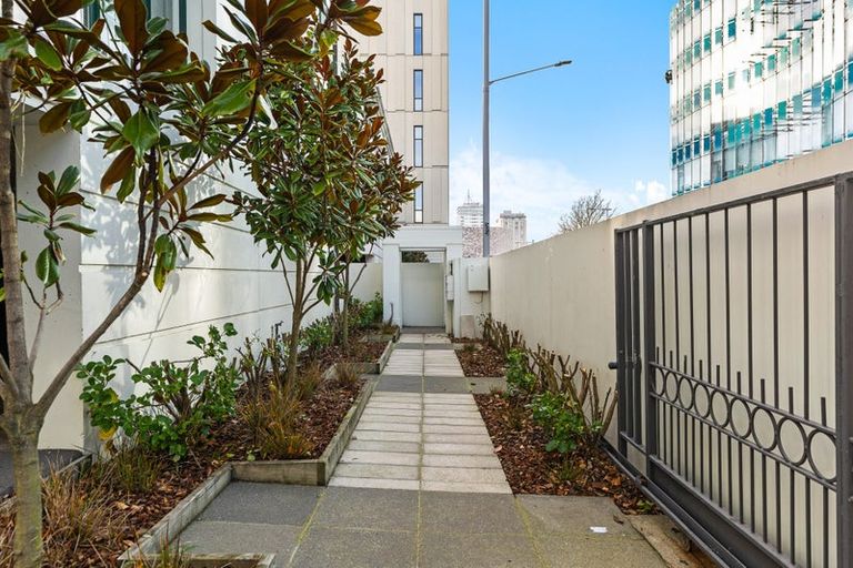 Photo of property in Regent Courts, 2/75 Gloucester Street, Christchurch Central, Christchurch, 8013