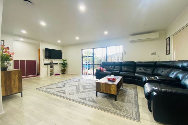Photo of property in 1/117 Clevedon Road, Papakura, 2110