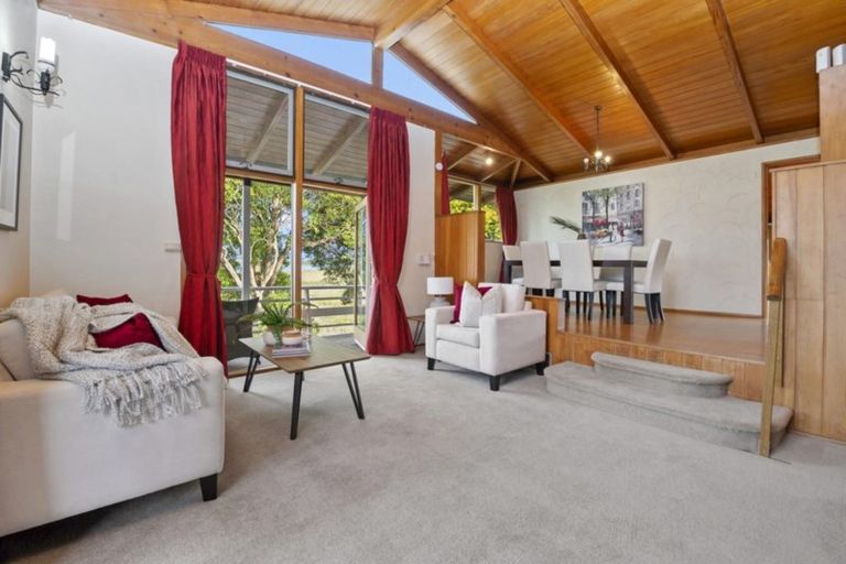 Photo of property in 112 Tiroroa Avenue, Te Atatu South, Auckland, 0610