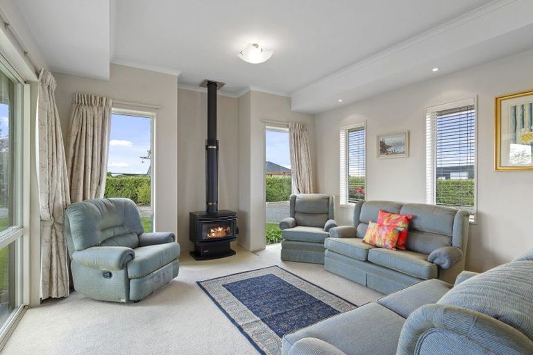 Photo of property in 13 Whitcombe Place, Darfield, 7571