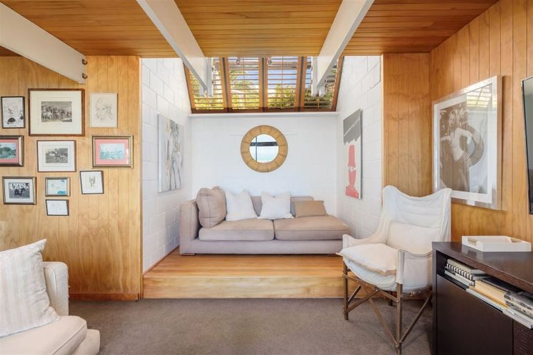 Photo of property in 14 Highbank Lane, Mount Pleasant, Christchurch, 8081