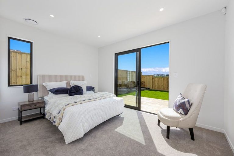 Photo of property in 16 Pekanga Road, Orewa, 0931
