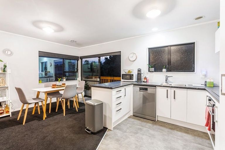 Photo of property in 59 Reynella Drive, Massey, Auckland, 0614