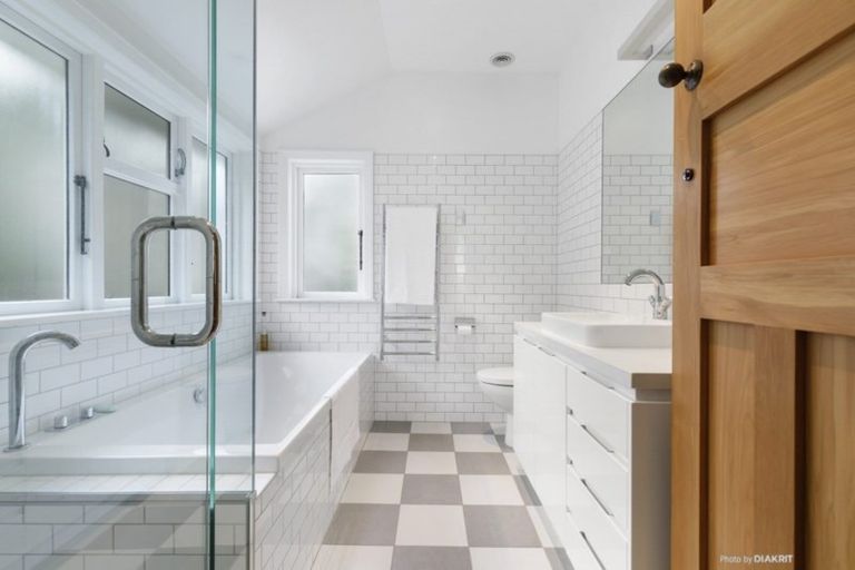 Photo of property in 49 Homewood Avenue, Karori, Wellington, 6012