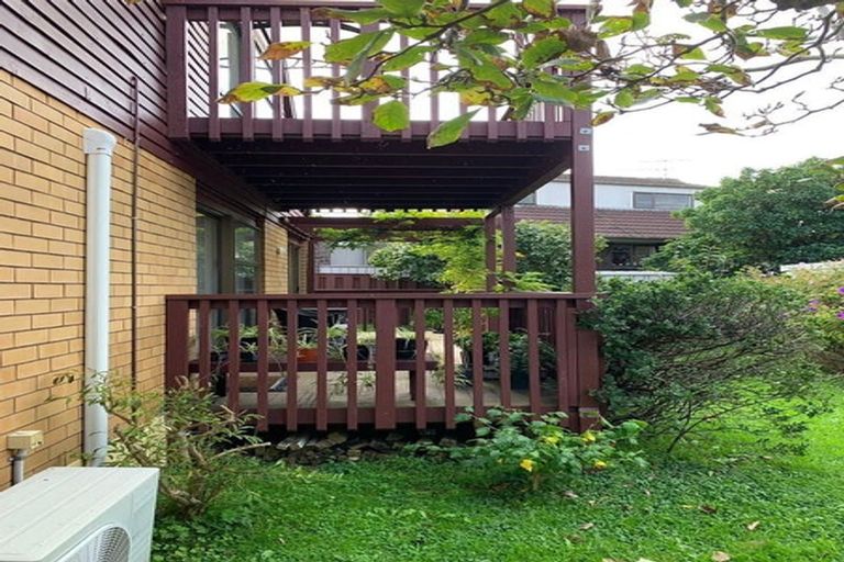 Photo of property in 2/116 Bucklands Beach Road, Bucklands Beach, Auckland, 2012