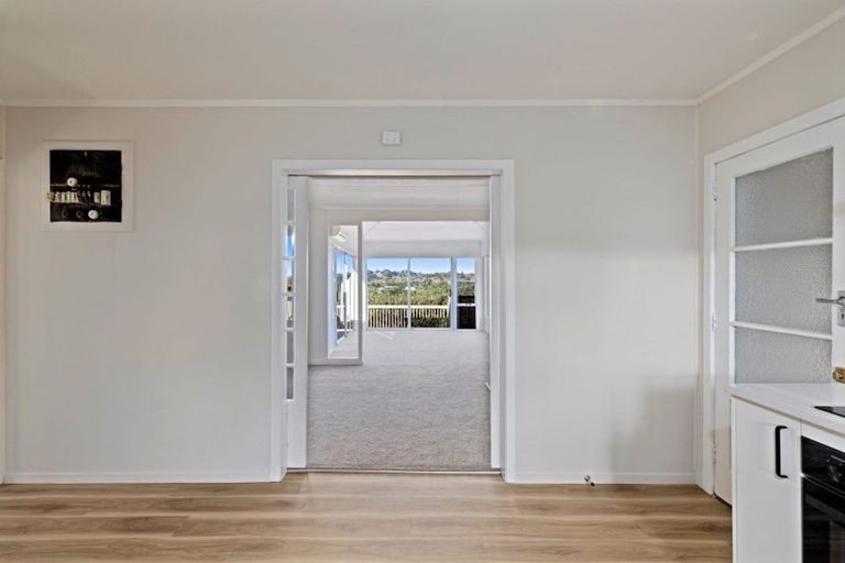 Photo of property in 109-111 Whangaparaoa Road, Red Beach, 0932