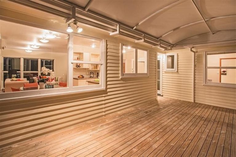 Photo of property in 115 Gossamer Drive, Pakuranga Heights, Auckland, 2010