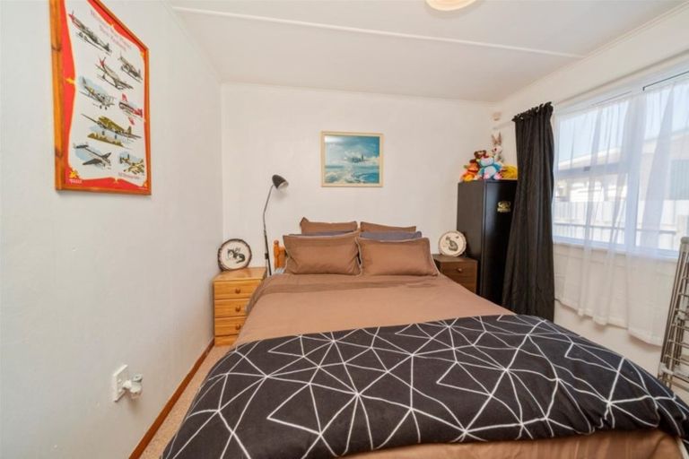 Photo of property in 17 Douglas Street, Hawera, 4610