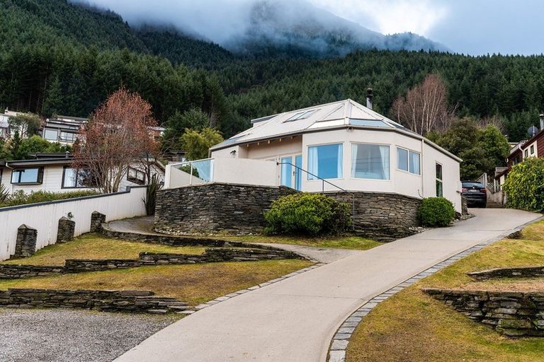 Photo of property in 9a Arawata Terrace, Fernhill, Queenstown, 9300