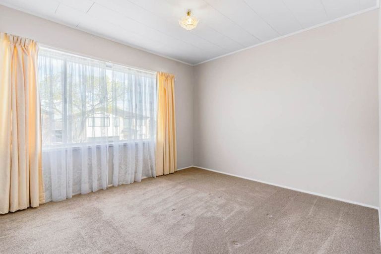 Photo of property in 2/2b Yeoman Place, Howick, Auckland, 2014