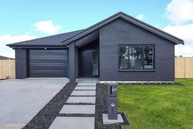 Photo of property in 47 Metoriti Crescent, Karaka, 2124