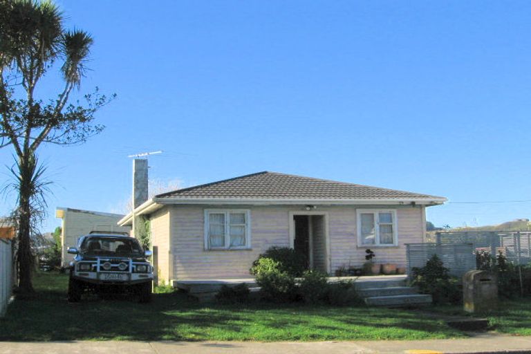 Photo of property in 40 Ngatitoa Street, Takapuwahia, Porirua, 5022