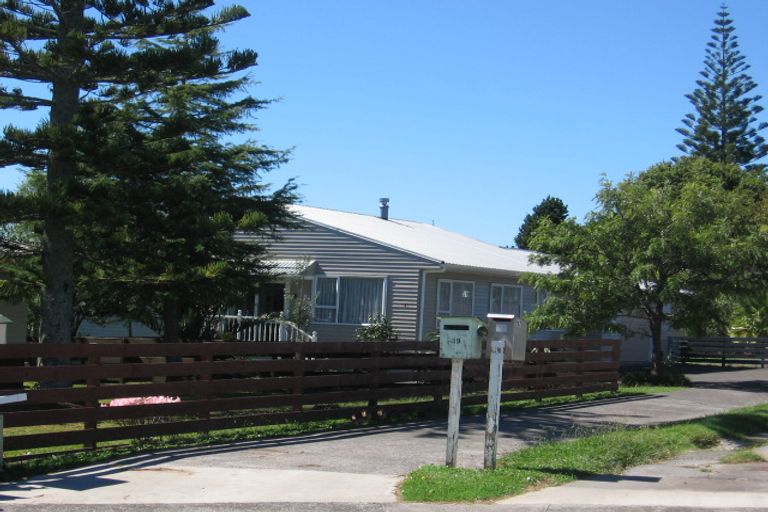 Photo of property in 21 Martin Place, Kelston, Auckland, 0602