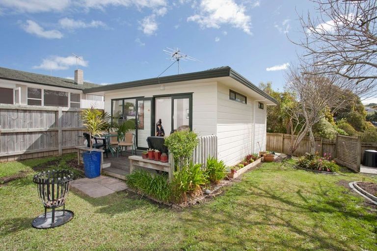 Photo of property in 31 Nutsey Avenue, Northcote, Auckland, 0627