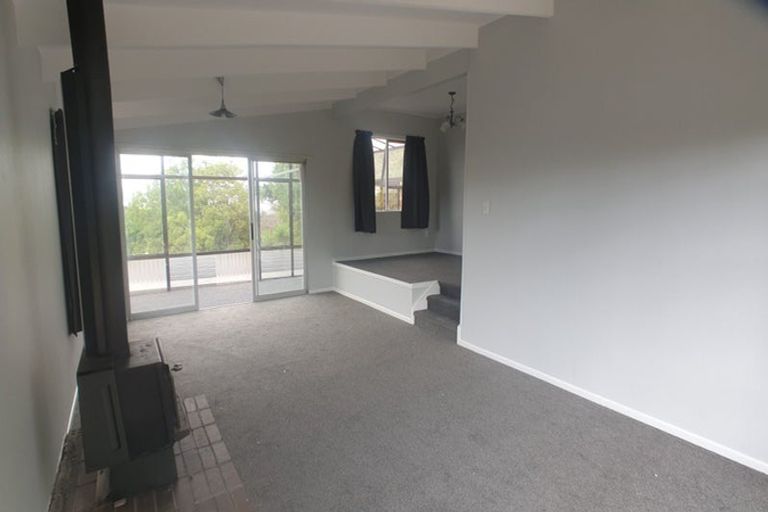 Photo of property in 60 Rewarewa Road, Te Atatu Peninsula, Auckland, 0610