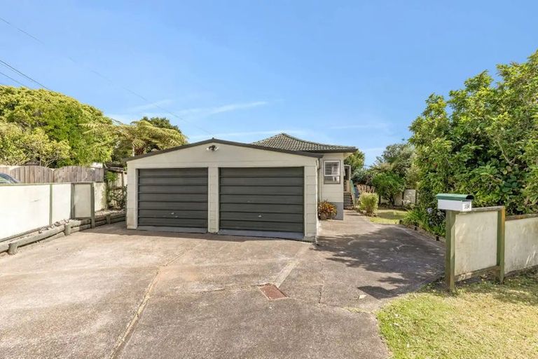 Photo of property in 354 Royal Road, Massey, Auckland, 0614