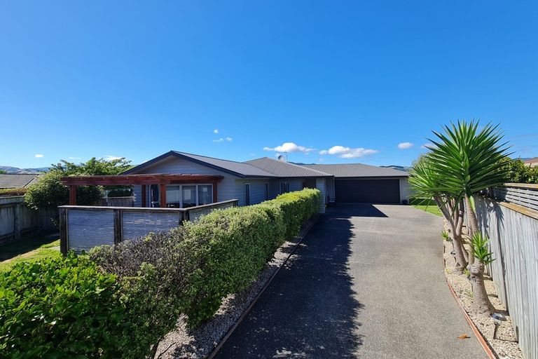 Photo of property in 30 Simpson Crescent, Raumati Beach, Paraparaumu, 5032