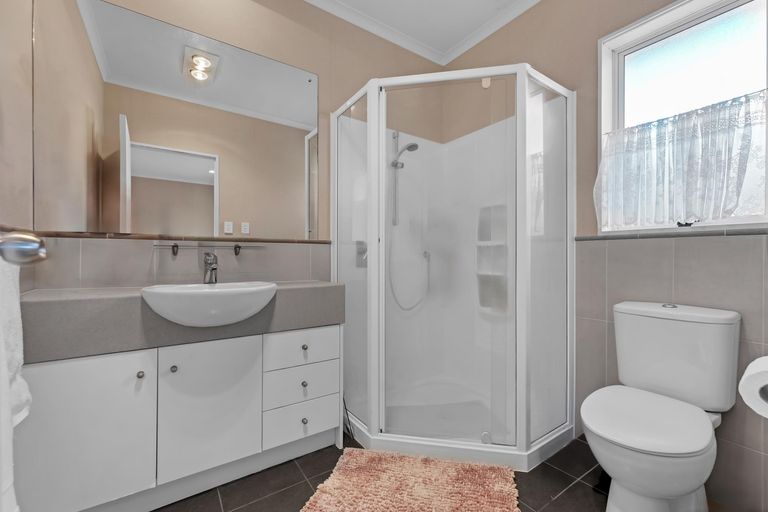 Photo of property in 48 Aberdeen Crescent, Wattle Downs, Auckland, 2103