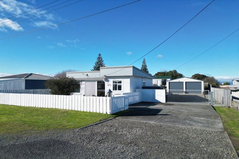 Photo of property in 5 Huia Street, Foxton Beach, Foxton, 4815