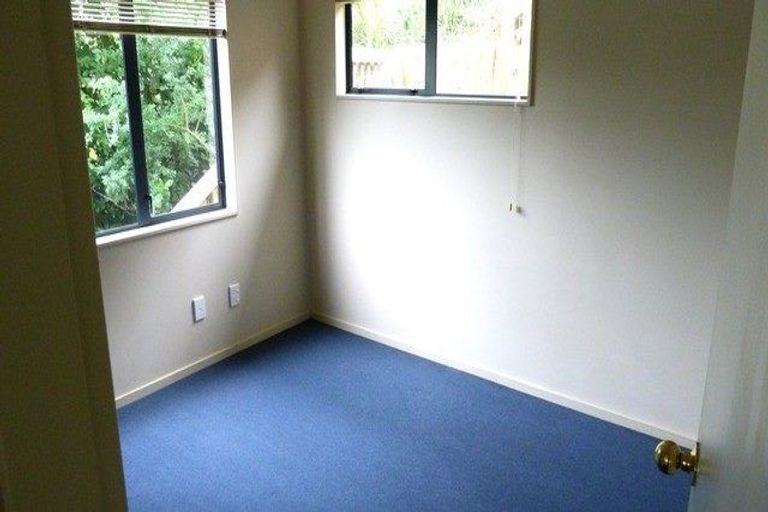 Photo of property in 35 Olivia Crescent, Tawa, Wellington, 5028